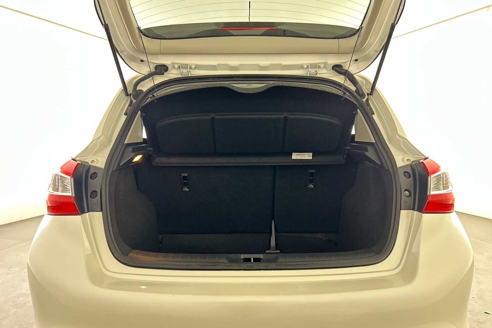 Nissan Pulsar iso kuva 8