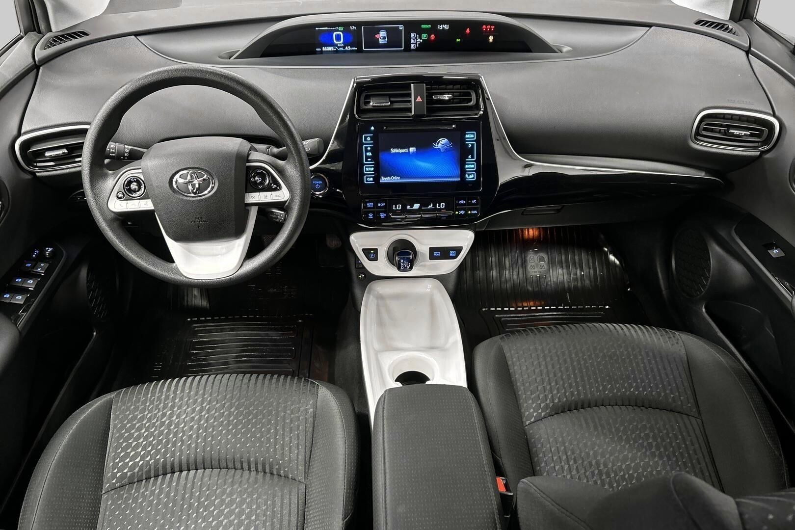 Toyota Prius iso kuva 11
