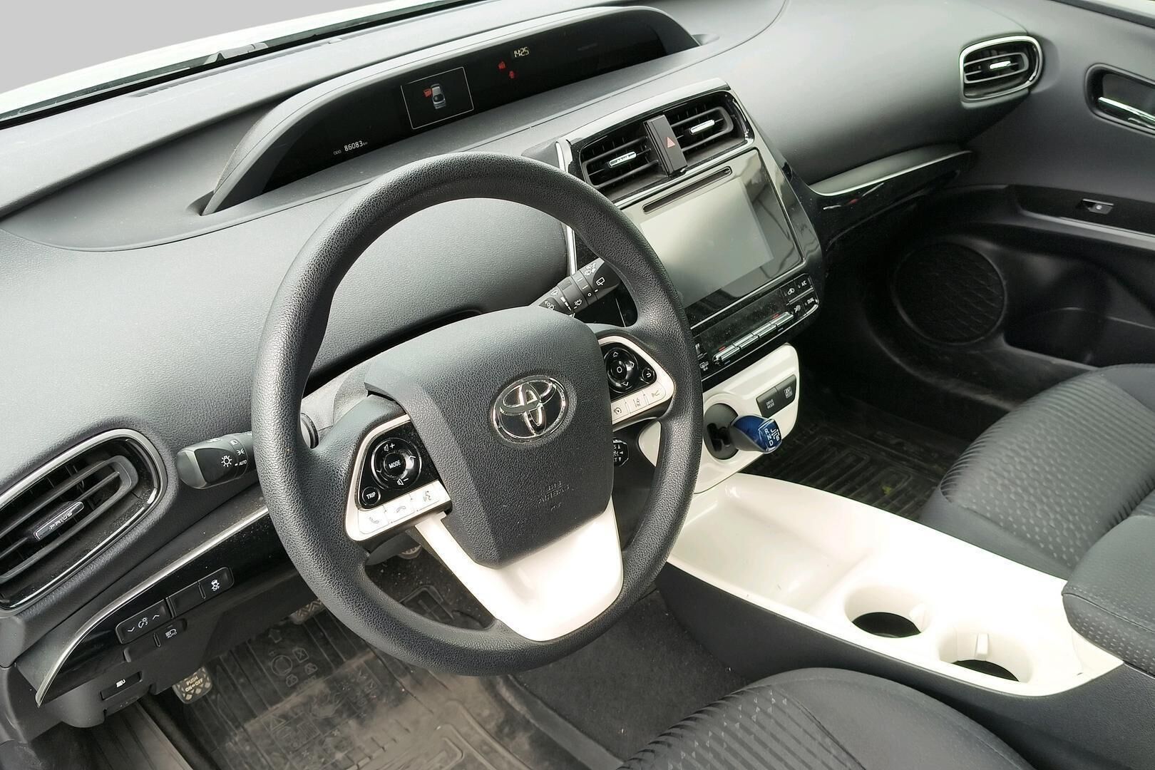 Toyota Prius iso kuva 2