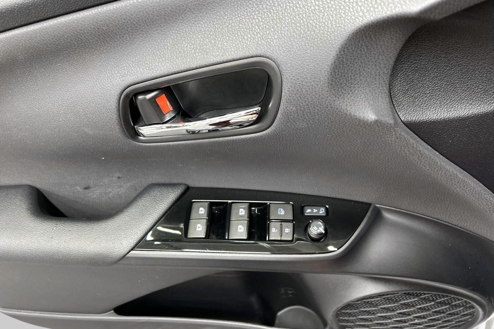 Toyota Prius iso kuva 21