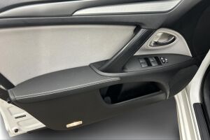 Toyota Avensis esikatselu 14