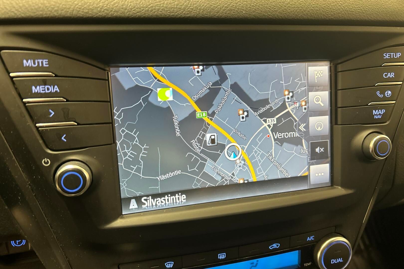 Toyota Avensis iso kuva 19