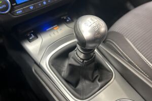 Toyota Avensis esikatselu 24