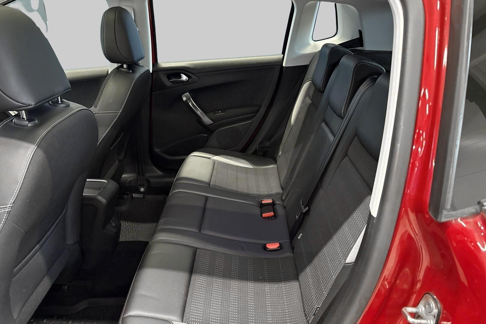 Peugeot 2008 iso kuva 10