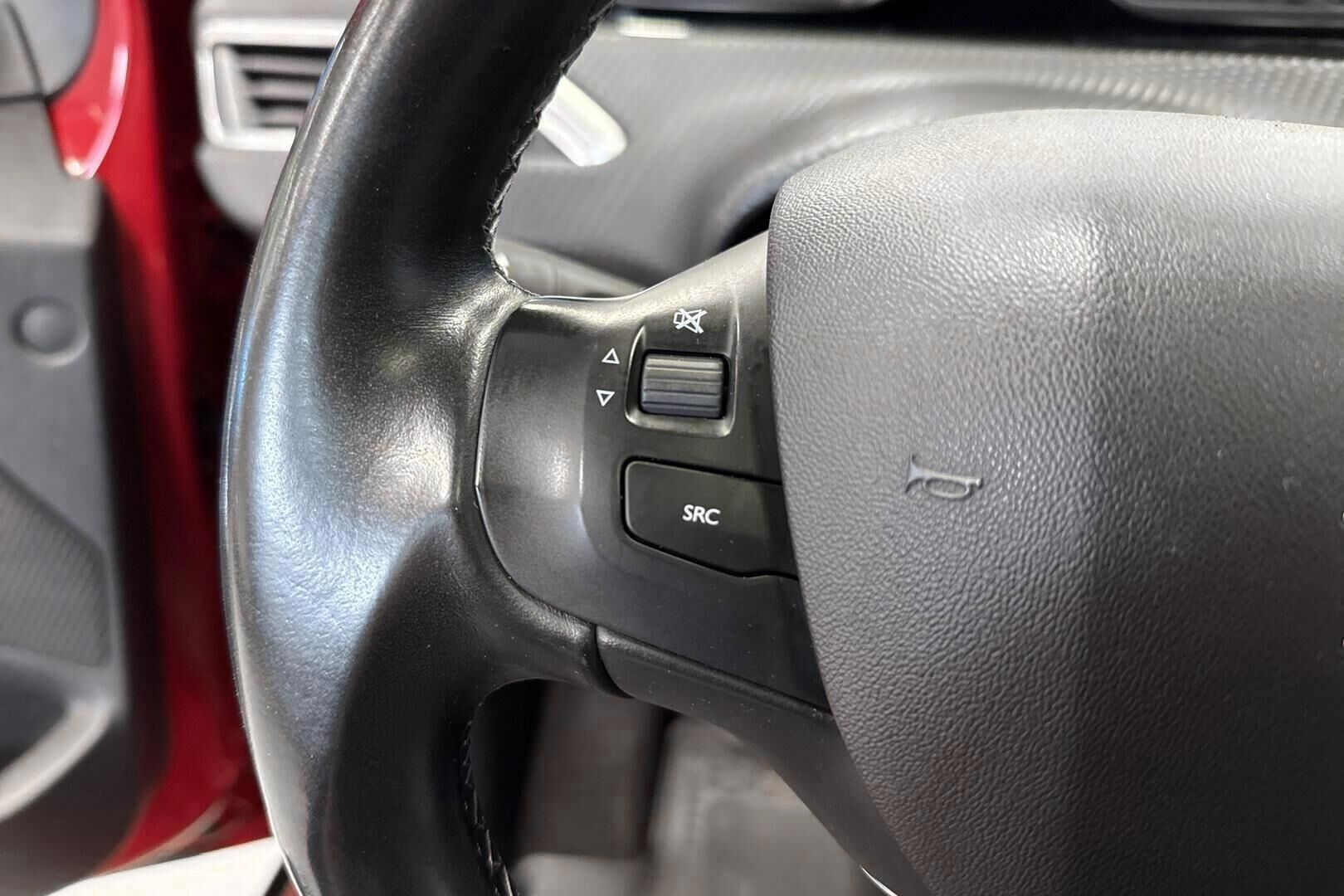 Peugeot 2008 iso kuva 17