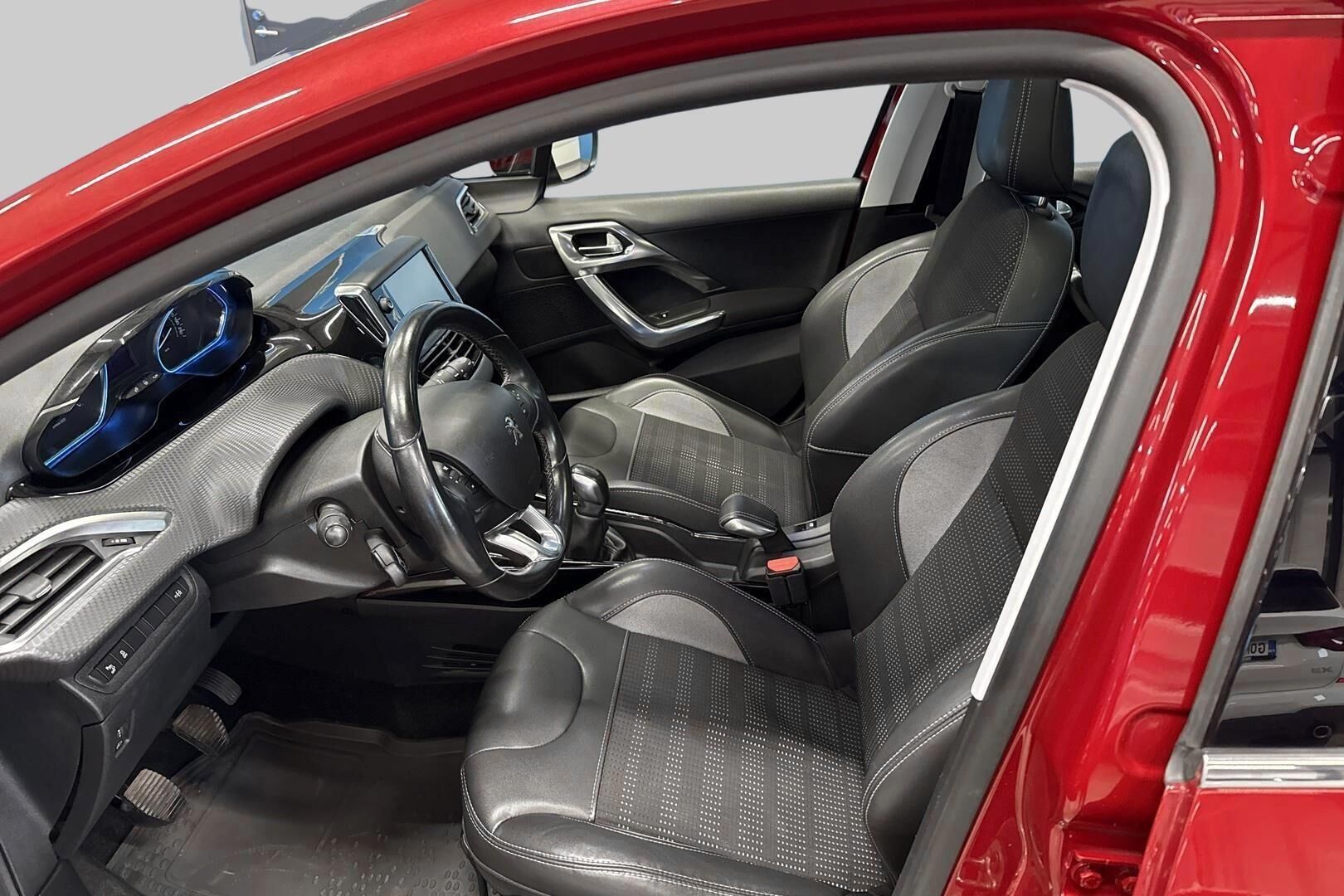 Peugeot 2008 iso kuva 9