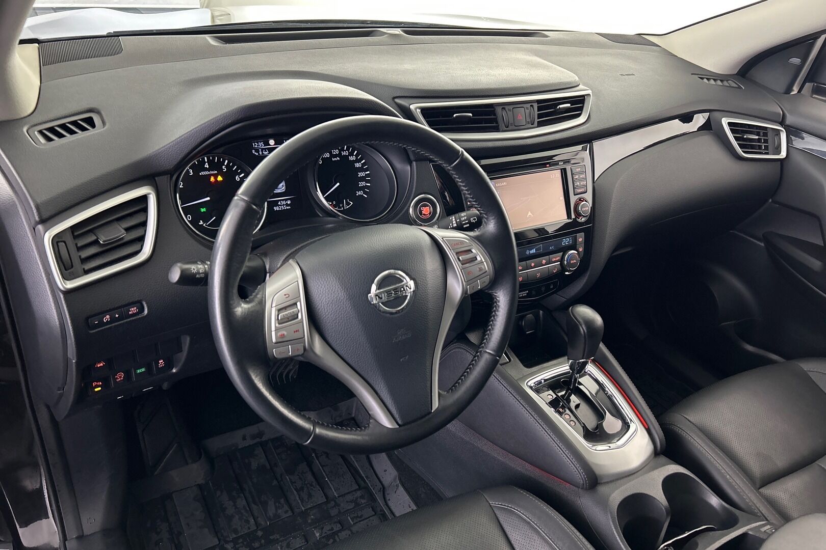 Nissan Qashqai iso kuva 6