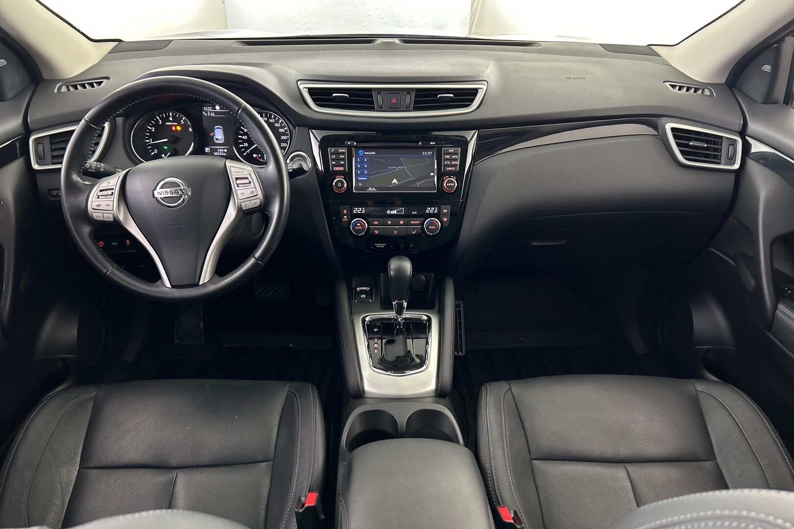 Nissan Qashqai iso kuva 8