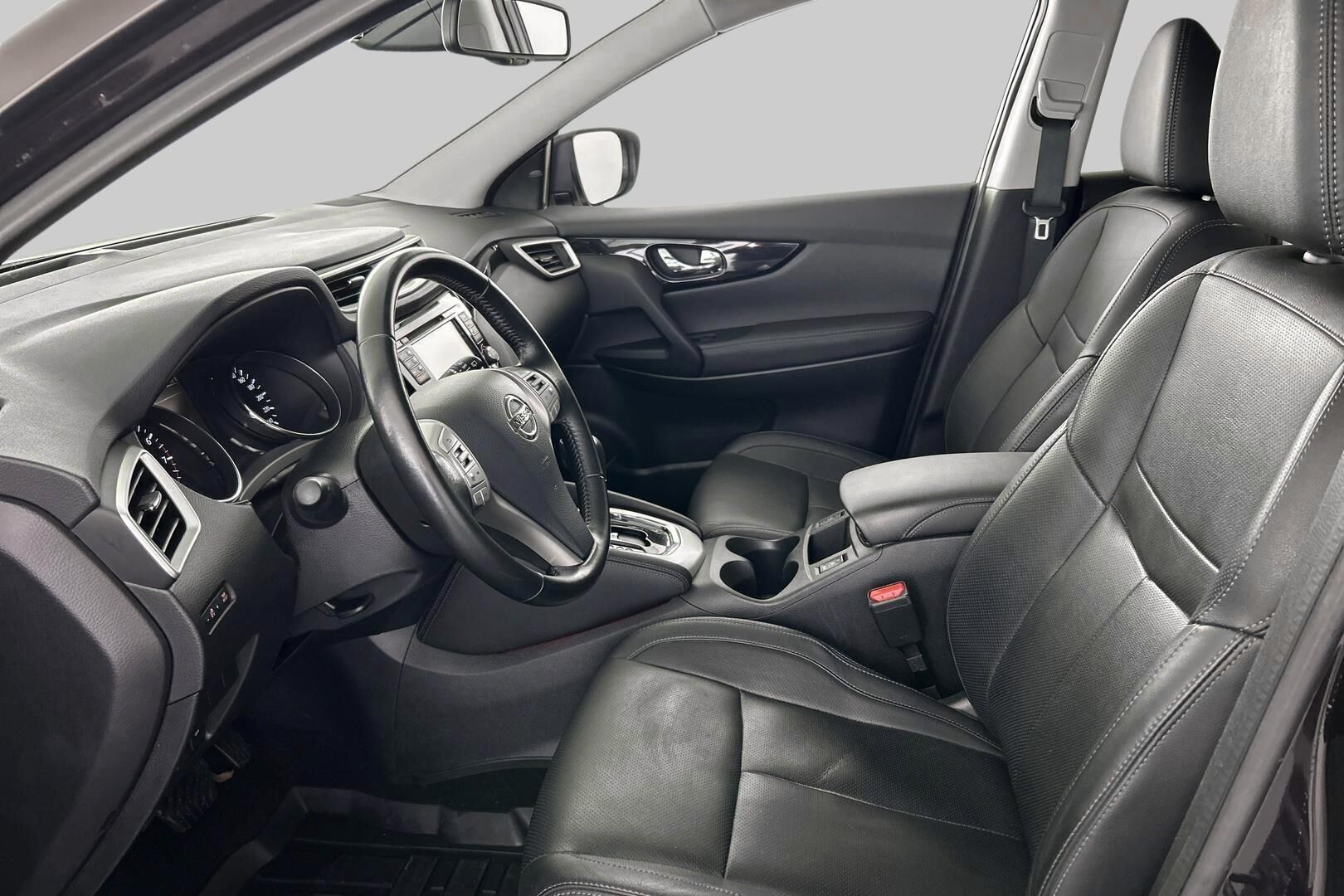 Nissan Qashqai iso kuva 8
