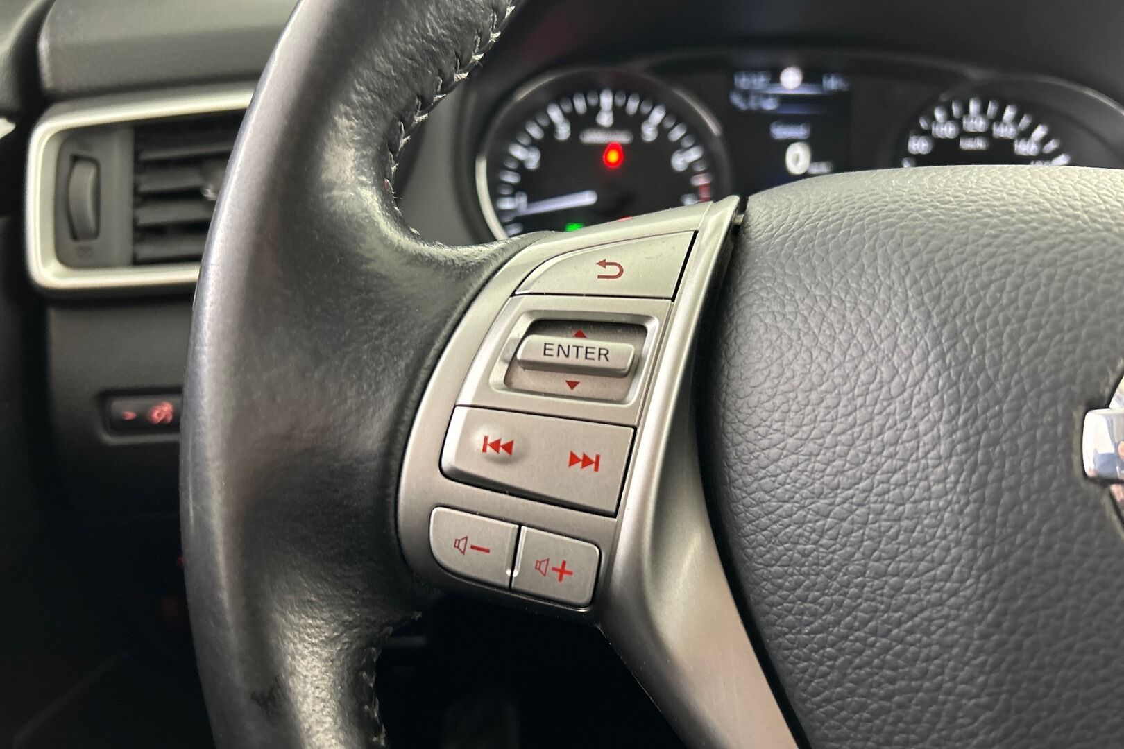 Nissan Qashqai iso kuva 14