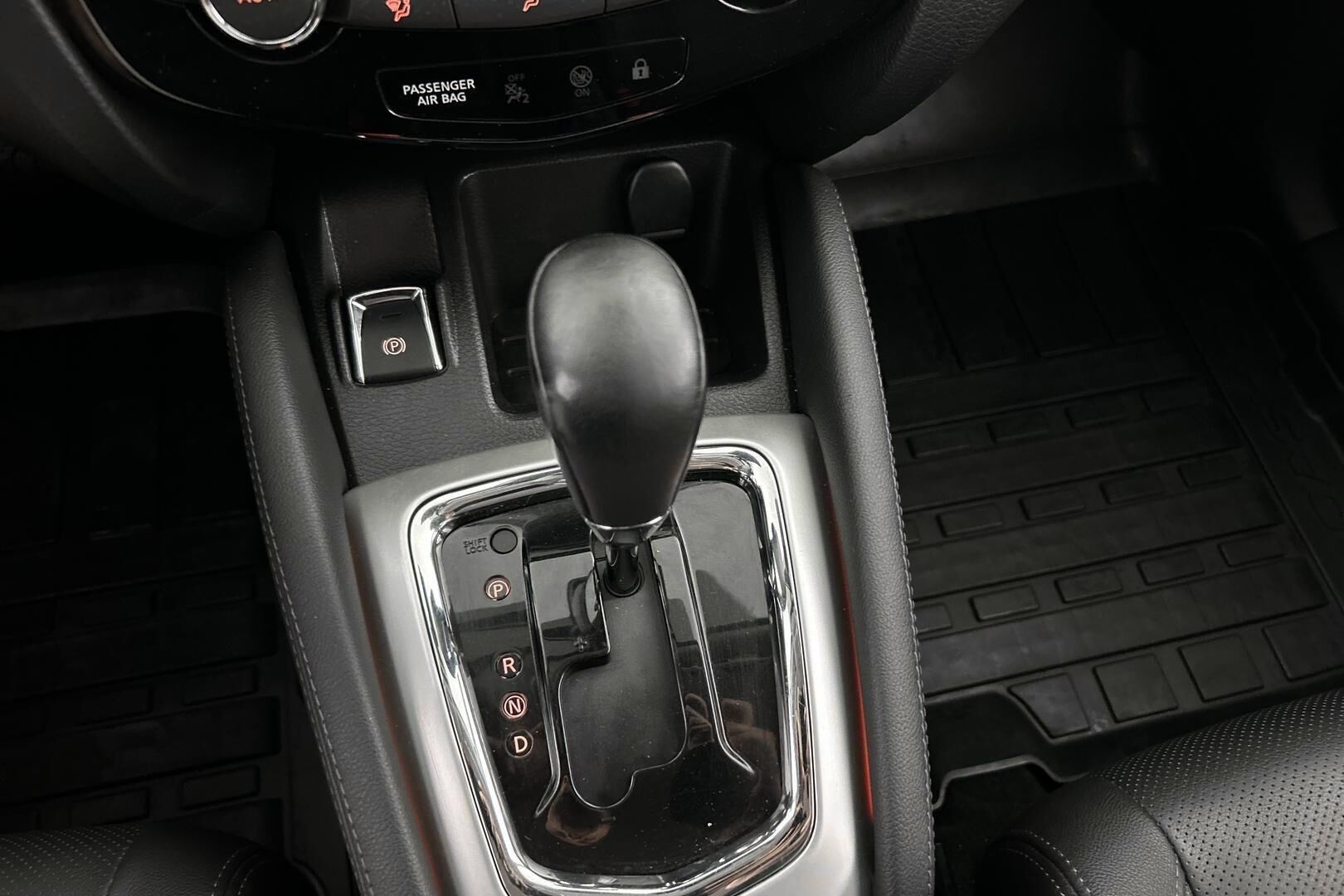 Nissan Qashqai iso kuva 16