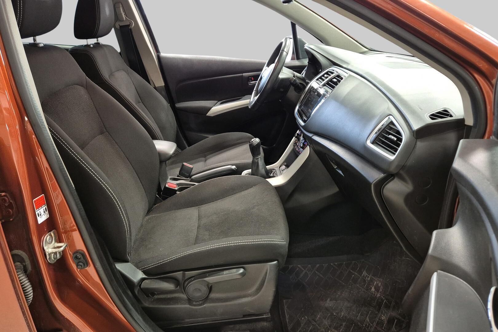 Suzuki SX4 S-Cross iso kuva 4