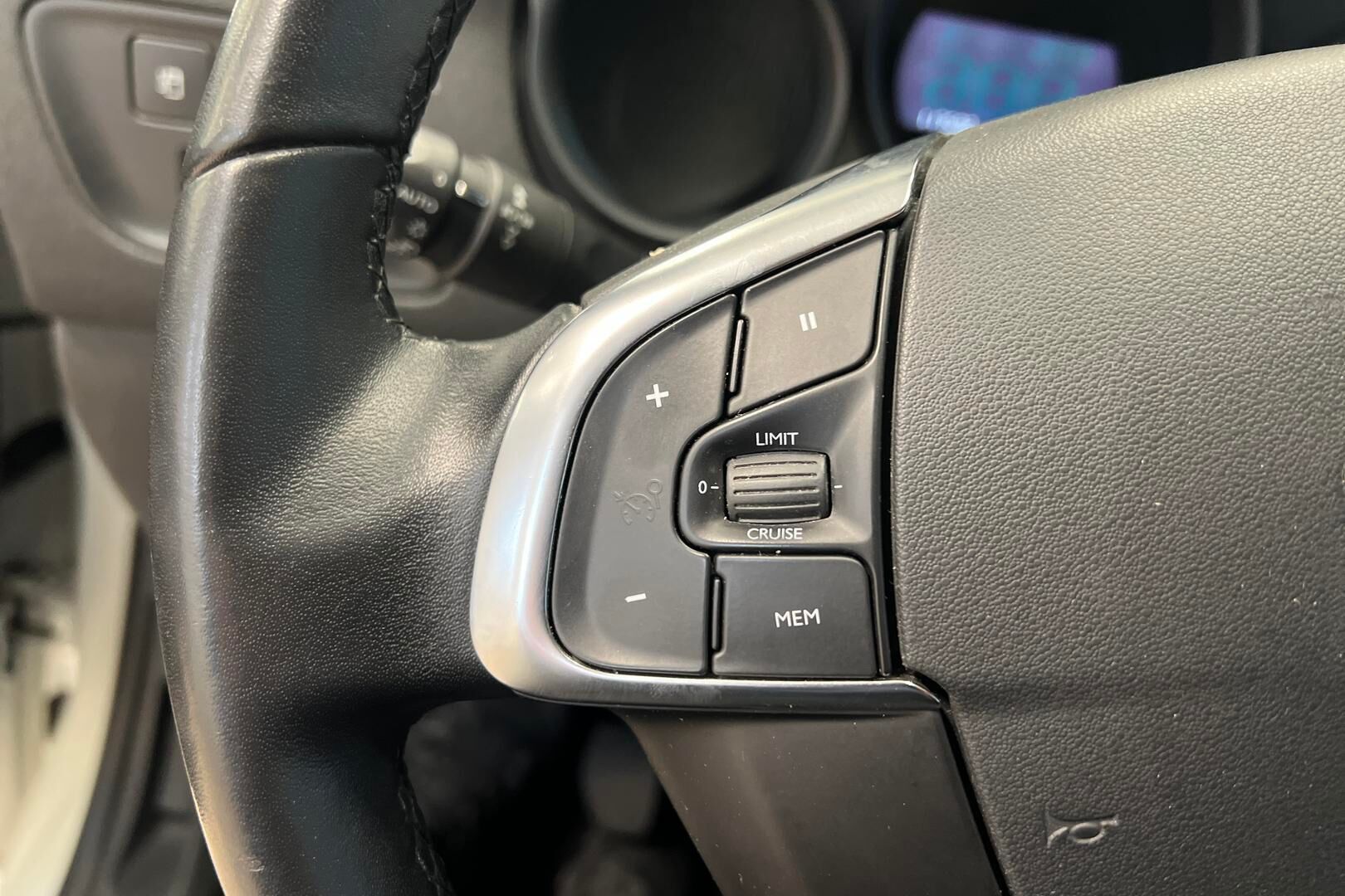 Citroen C4 iso kuva 20