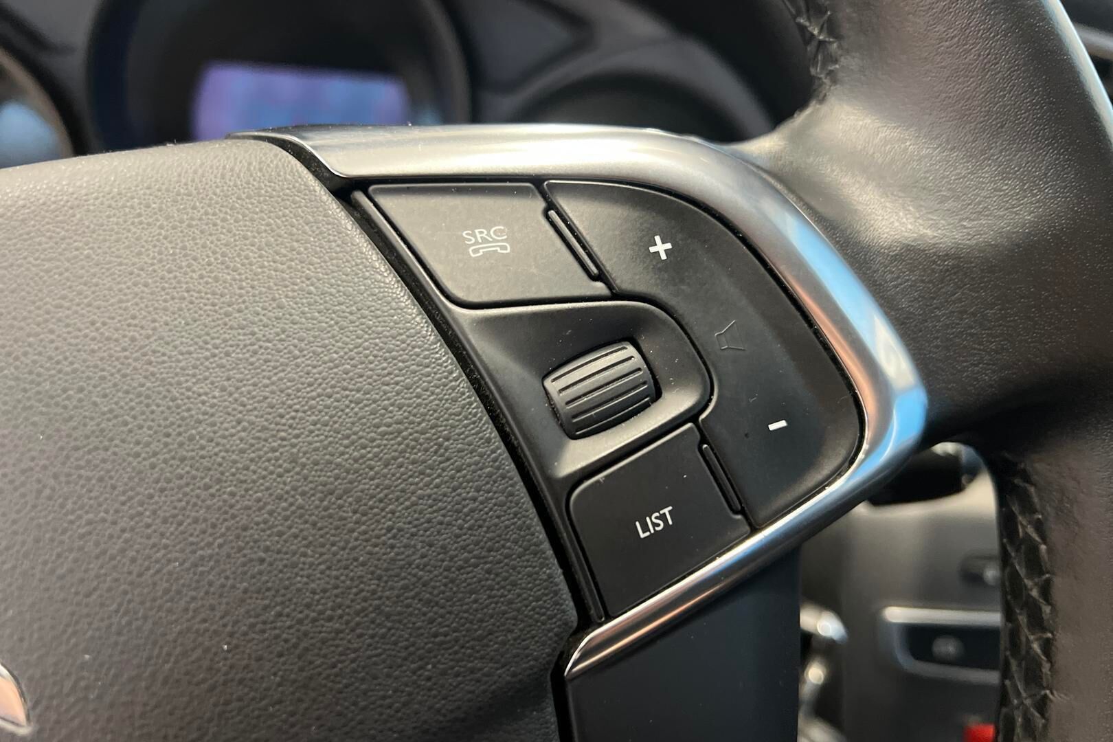 Citroen C4 iso kuva 21