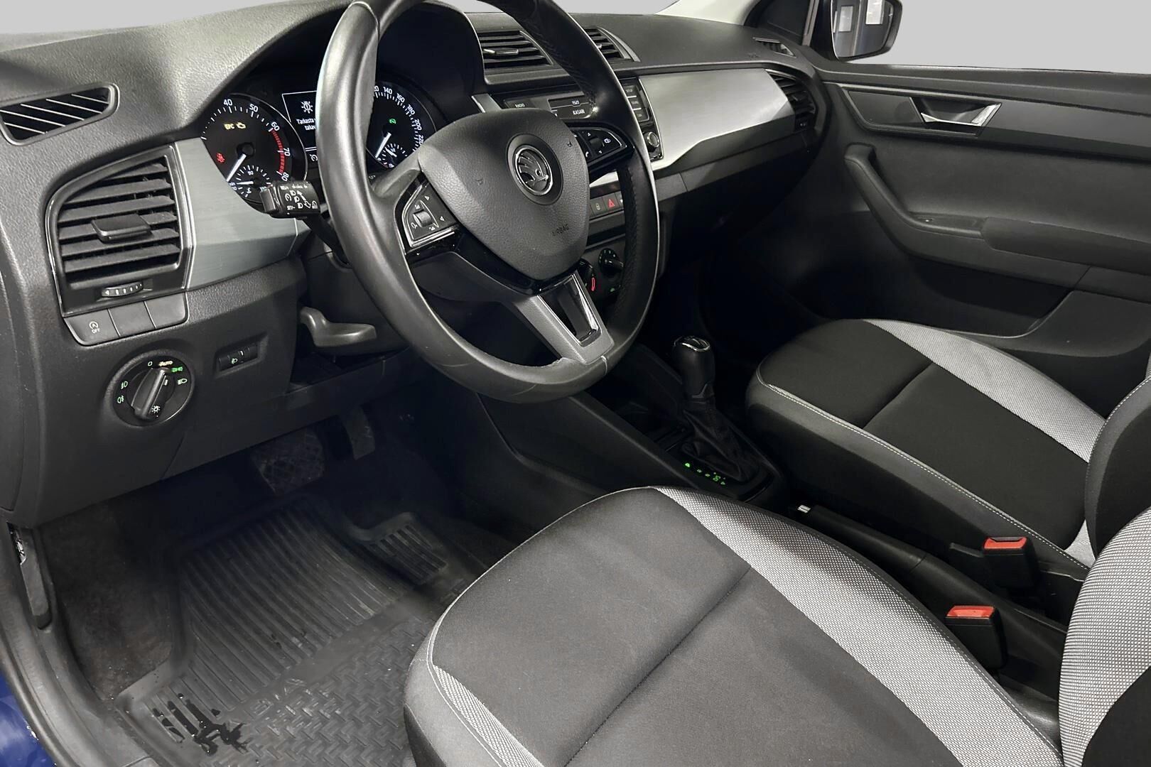 Skoda Fabia iso kuva 8