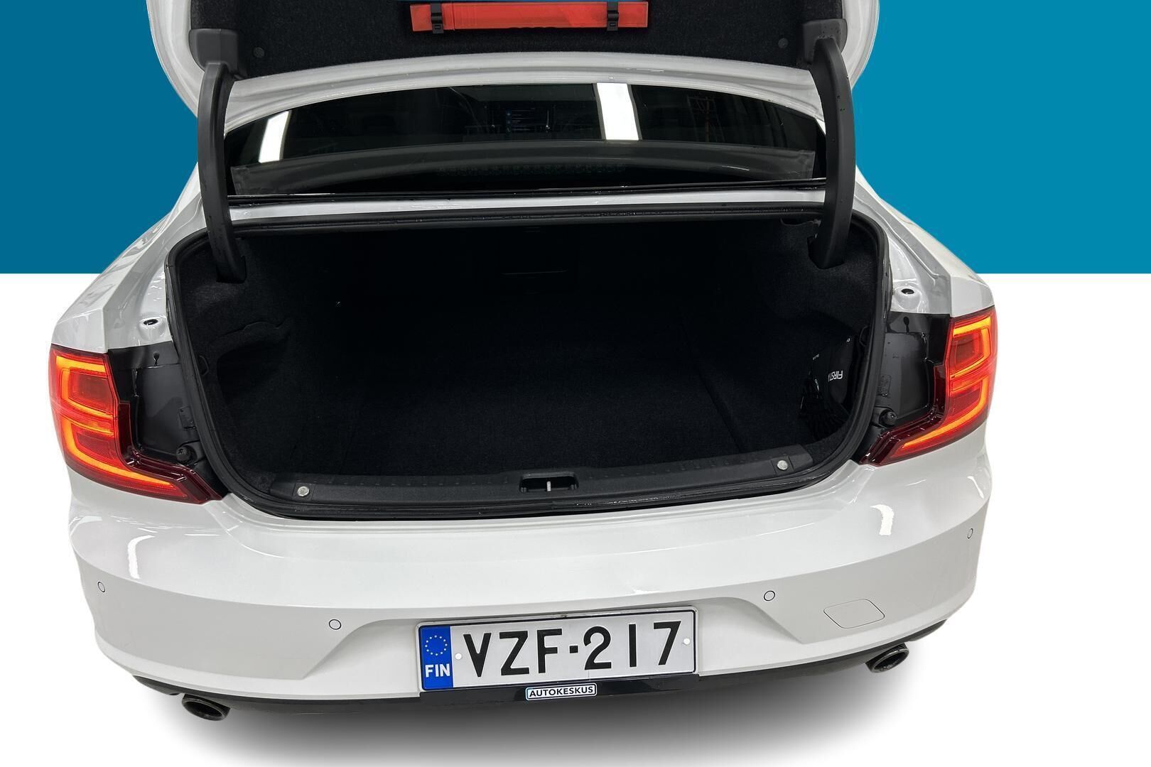 Volvo S90 iso kuva 11