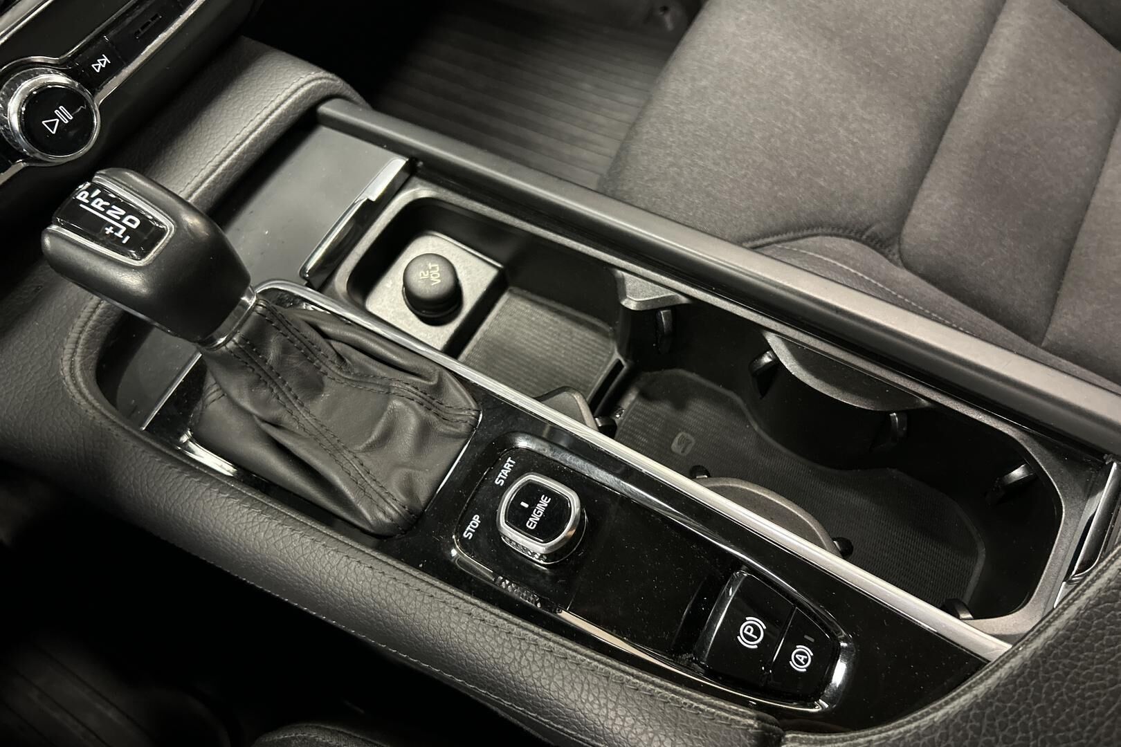 Volvo S90 iso kuva 18