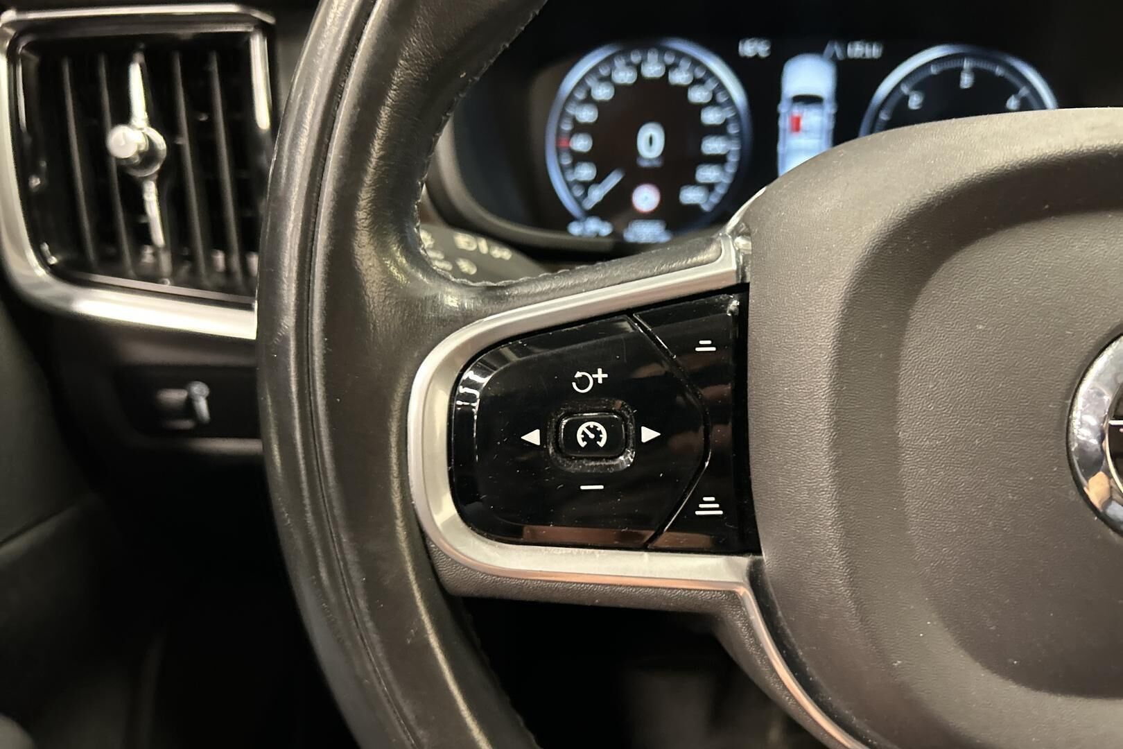 Volvo S90 iso kuva 19