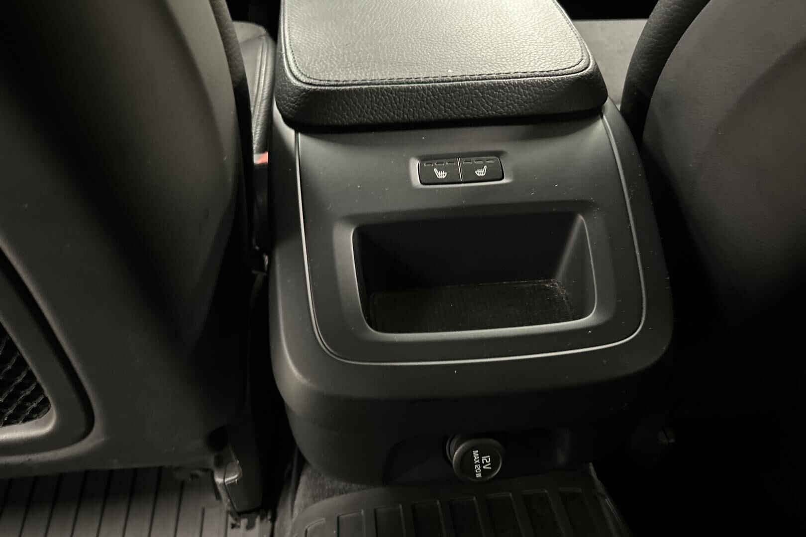 Volvo S90 iso kuva 23