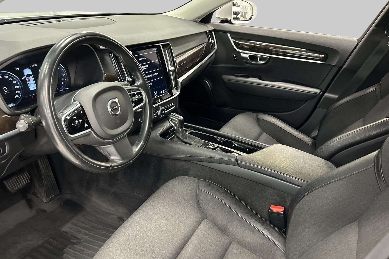 Volvo S90 iso kuva 26