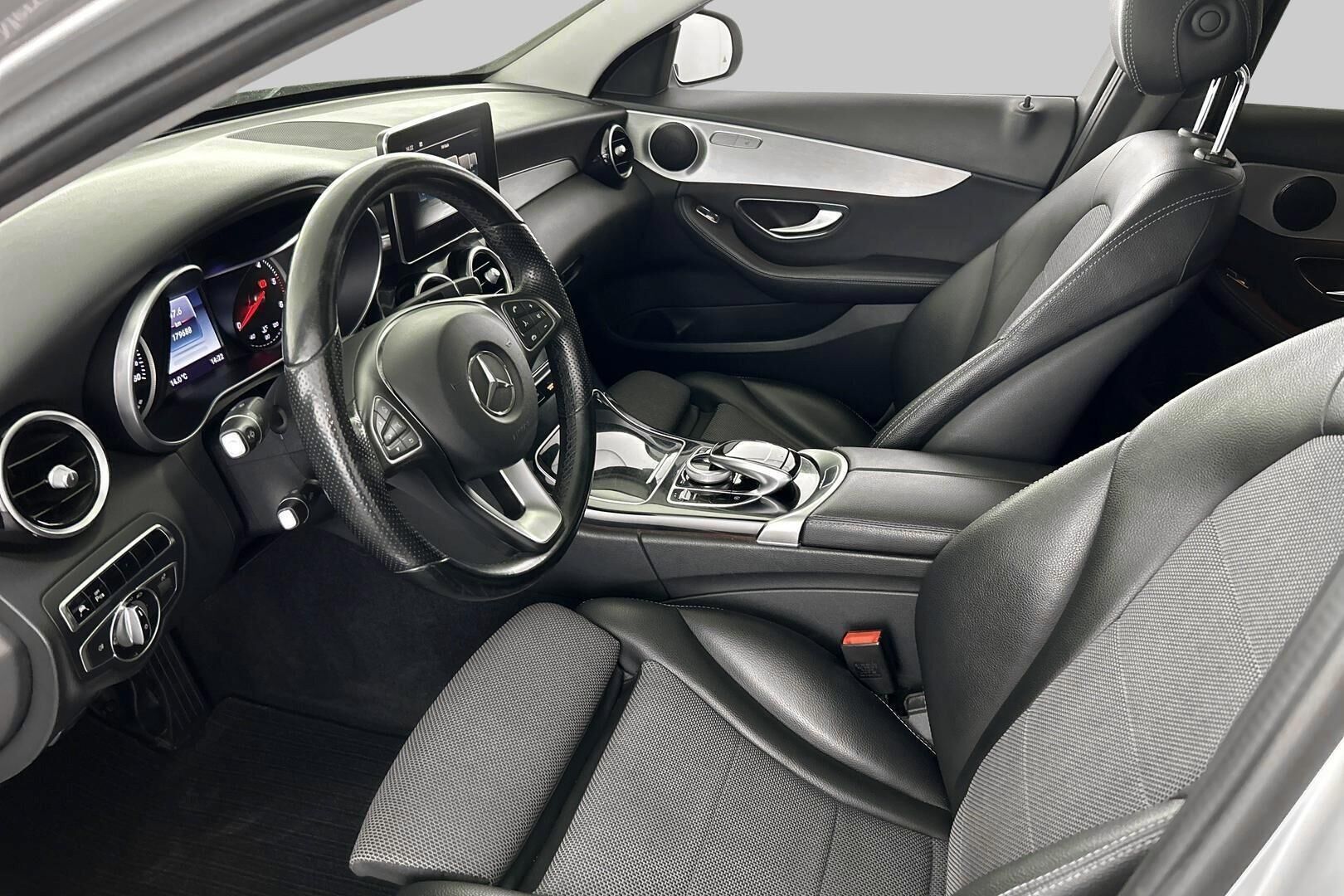 Mercedes-Benz C iso kuva 9