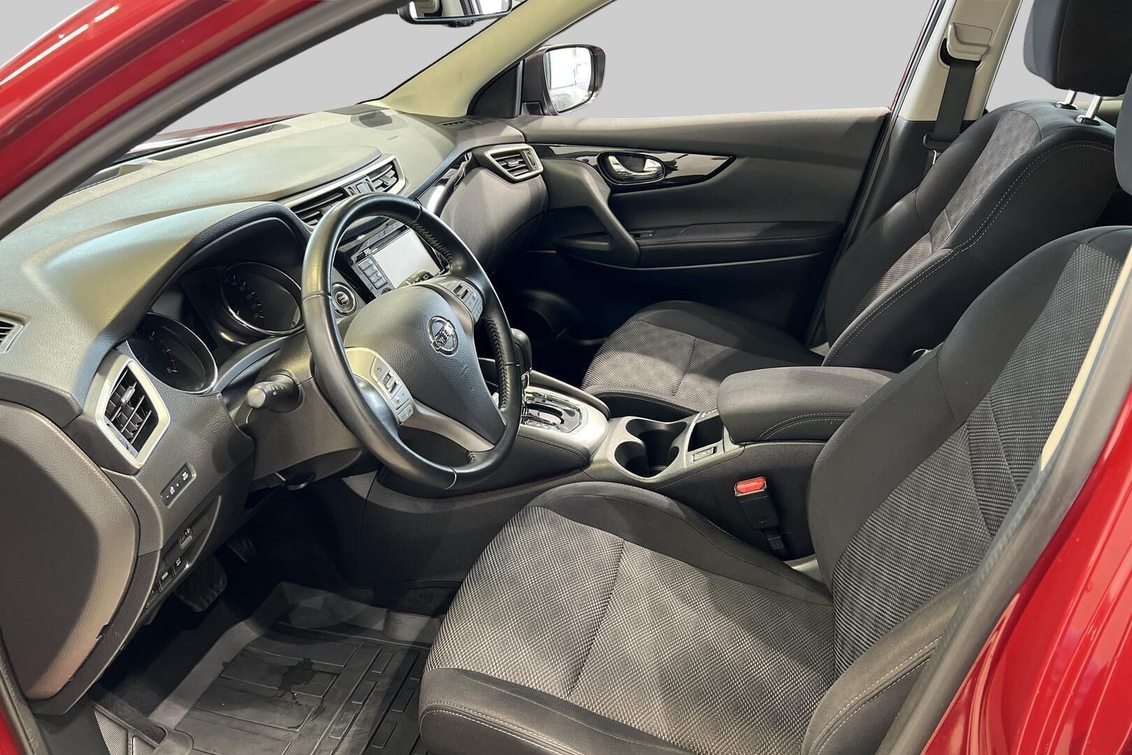 Nissan Qashqai iso kuva 9