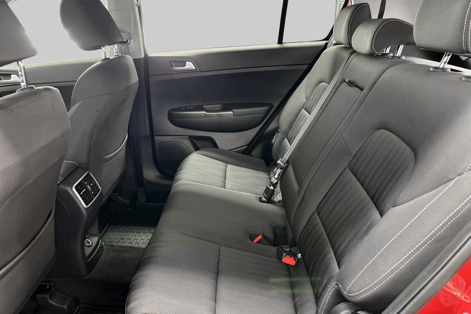 Kia Sportage iso kuva 10