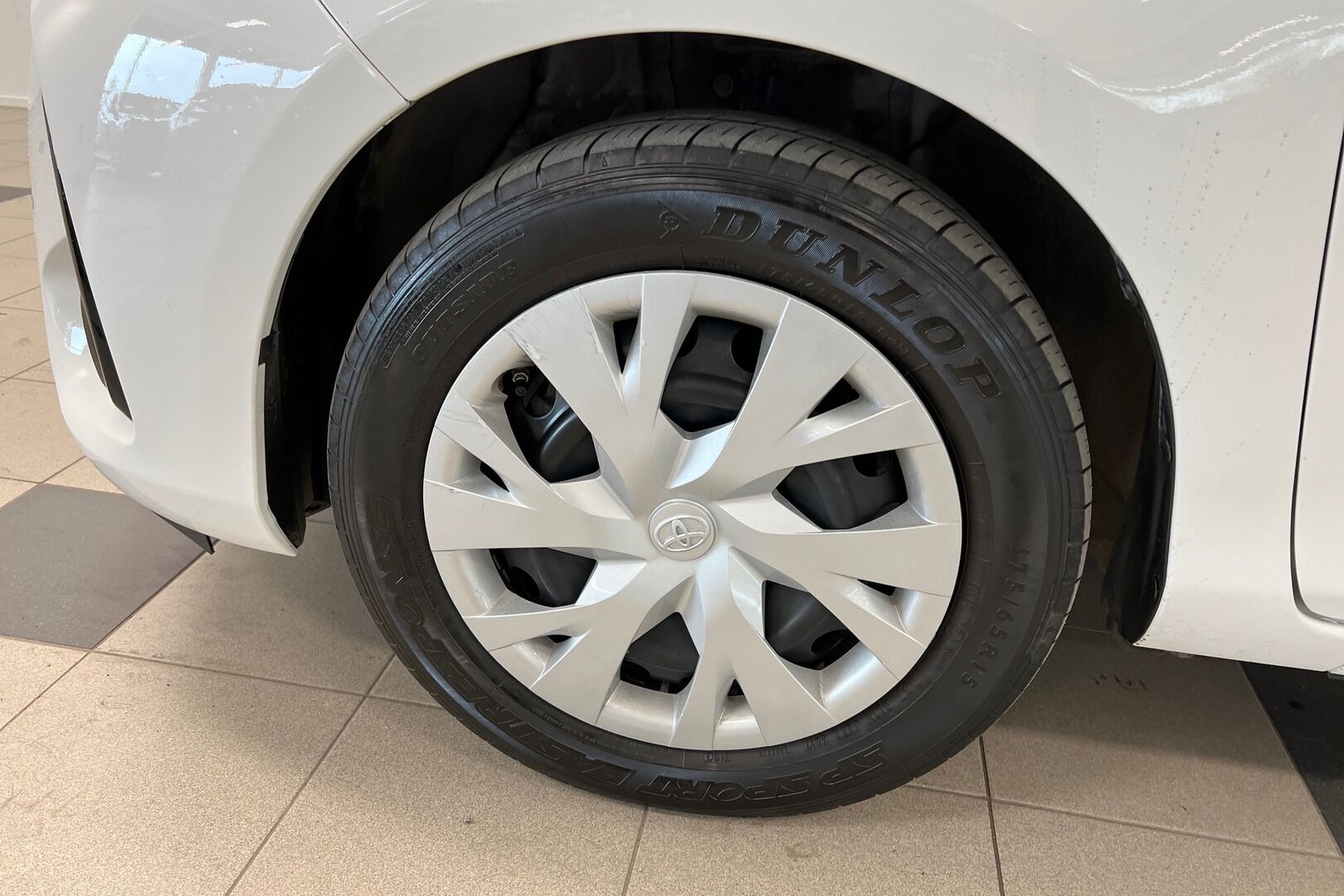 Toyota Yaris iso kuva 10