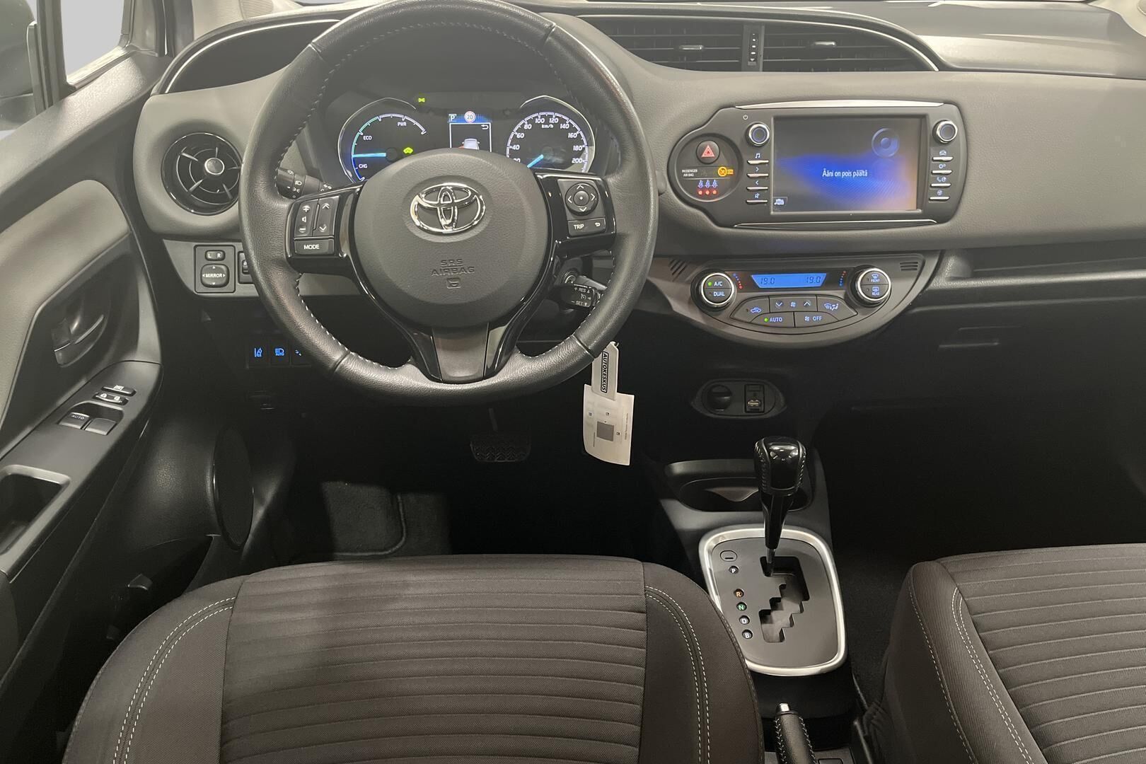 Toyota Yaris iso kuva 10