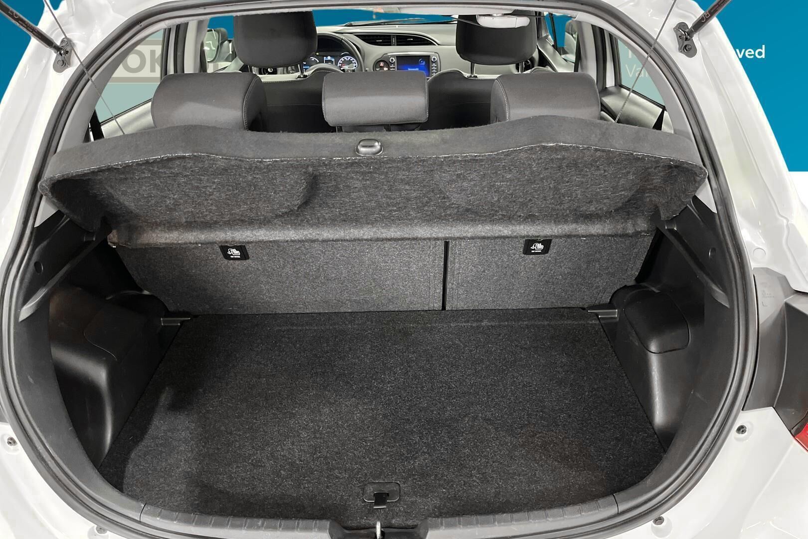 Toyota Yaris iso kuva 11