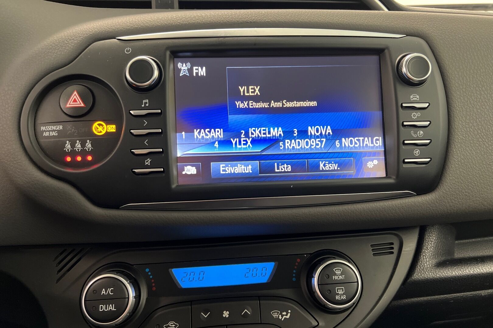 Toyota Yaris iso kuva 12