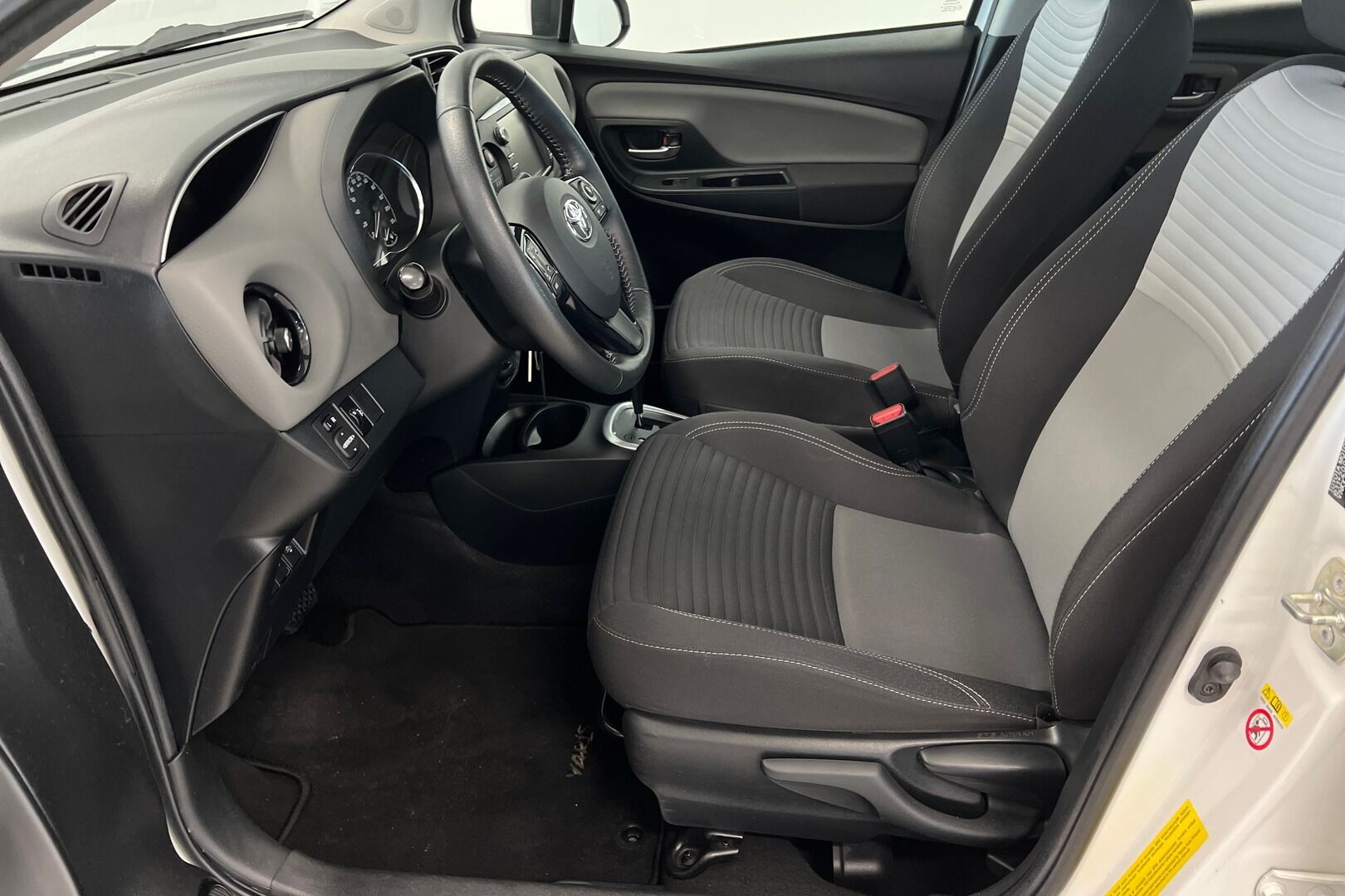 Toyota Yaris iso kuva 7