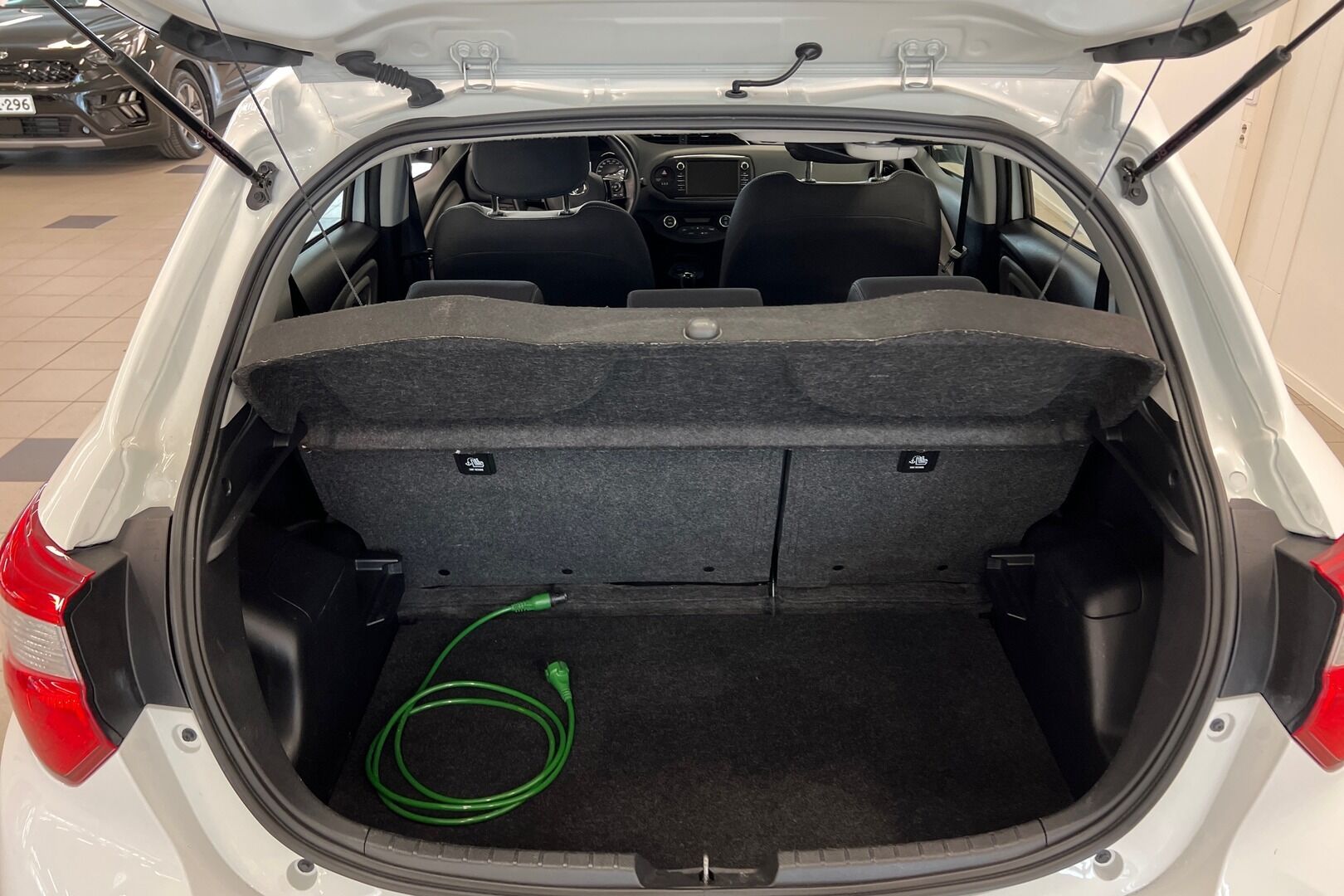 Toyota Yaris iso kuva 9