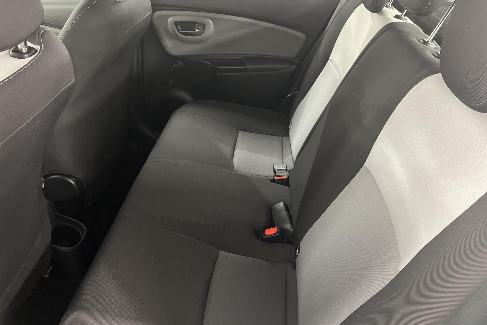 Toyota Yaris iso kuva 9