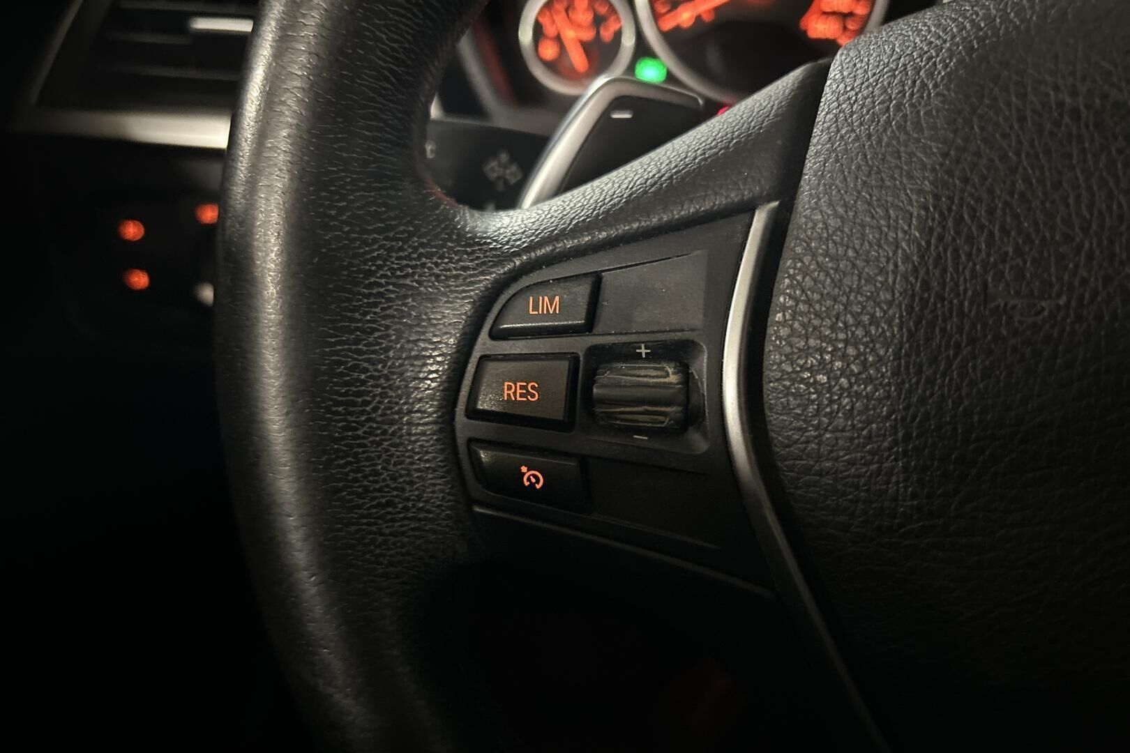 BMW 3-SARJA iso kuva 17