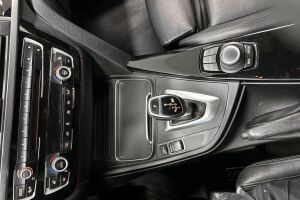 BMW 3-SARJA esikatselu 18