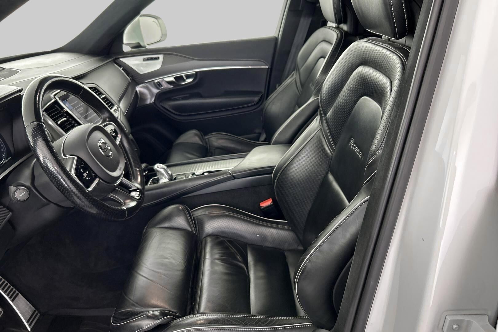 Volvo XC90 iso kuva 10