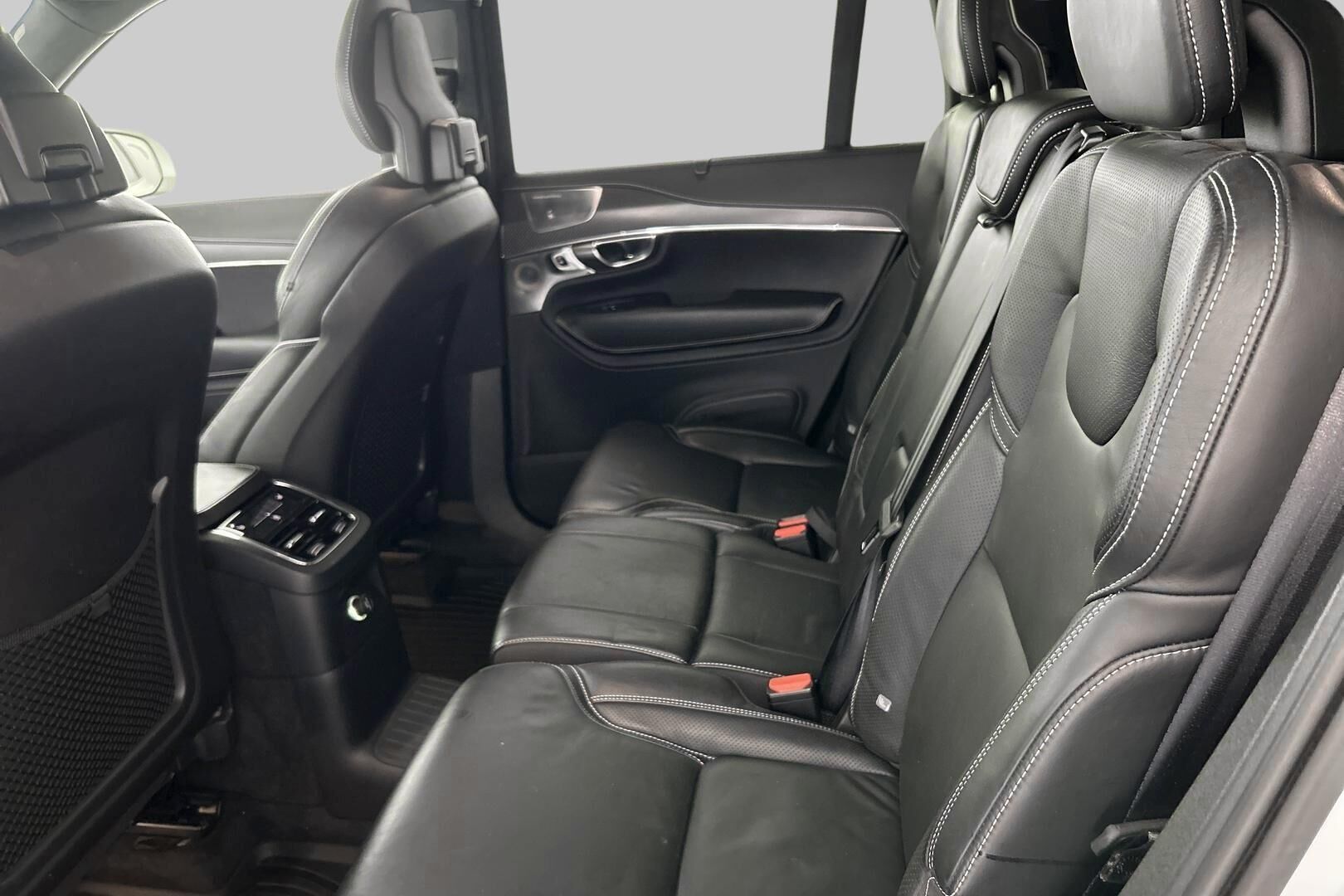Volvo XC90 iso kuva 11