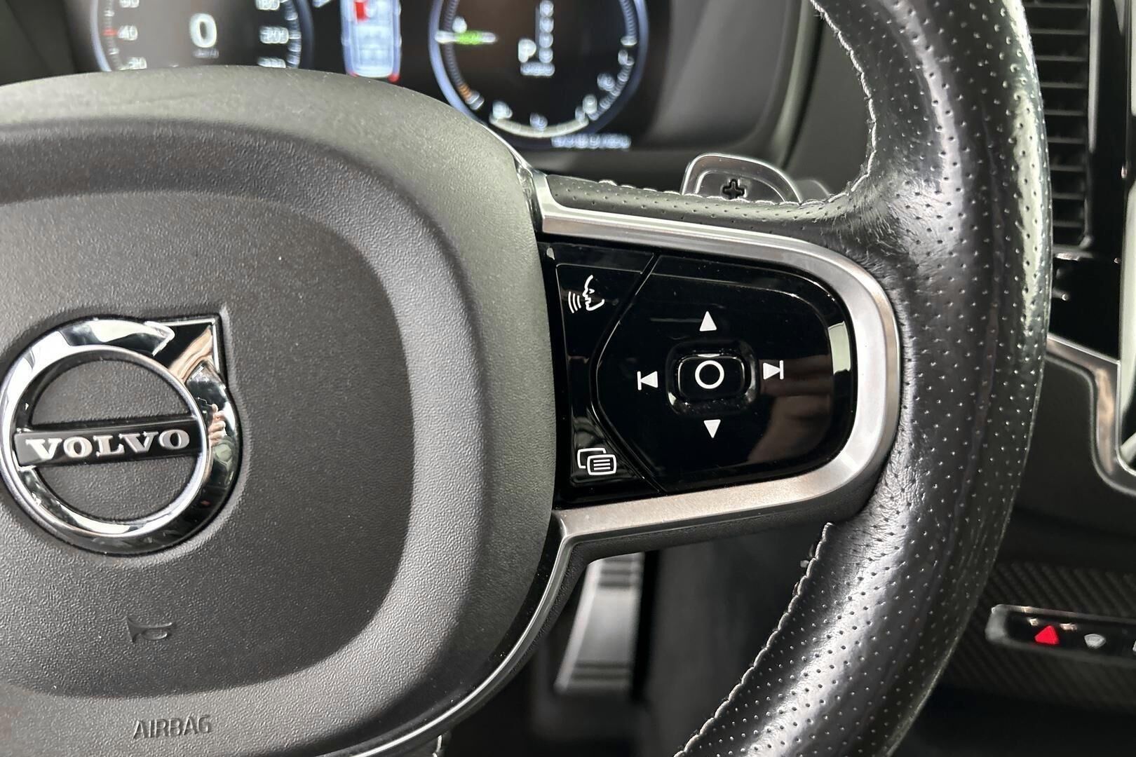 Volvo XC90 iso kuva 16