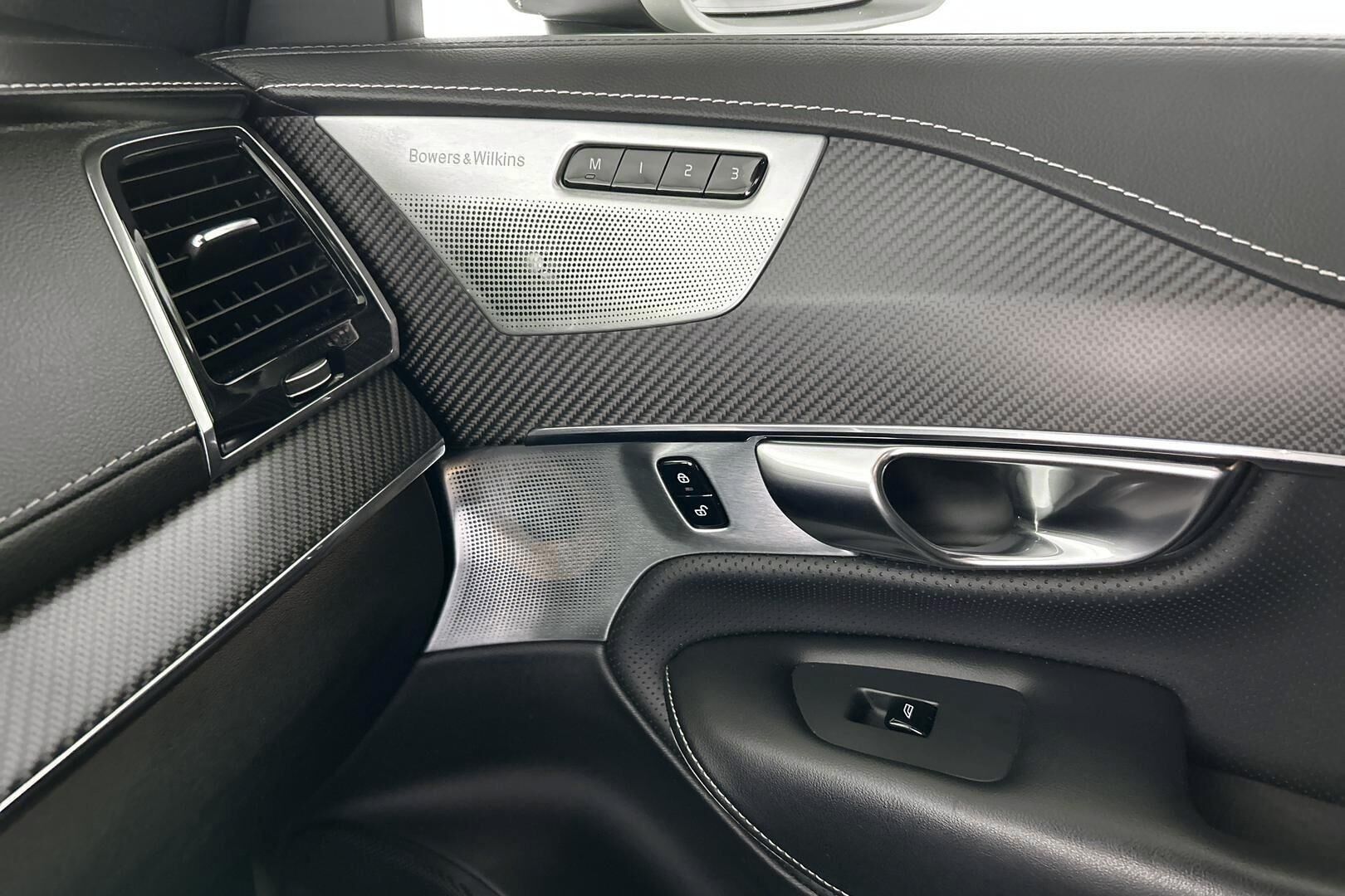Volvo XC90 iso kuva 24
