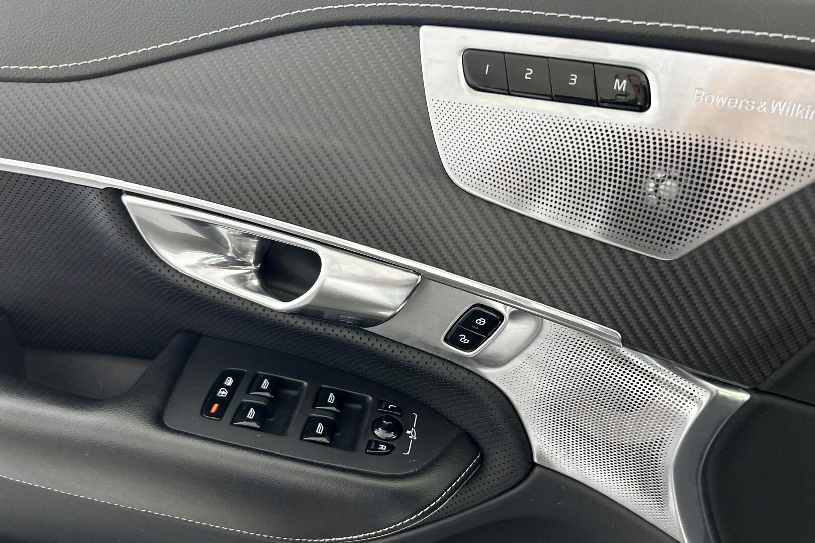 Volvo XC90 iso kuva 25