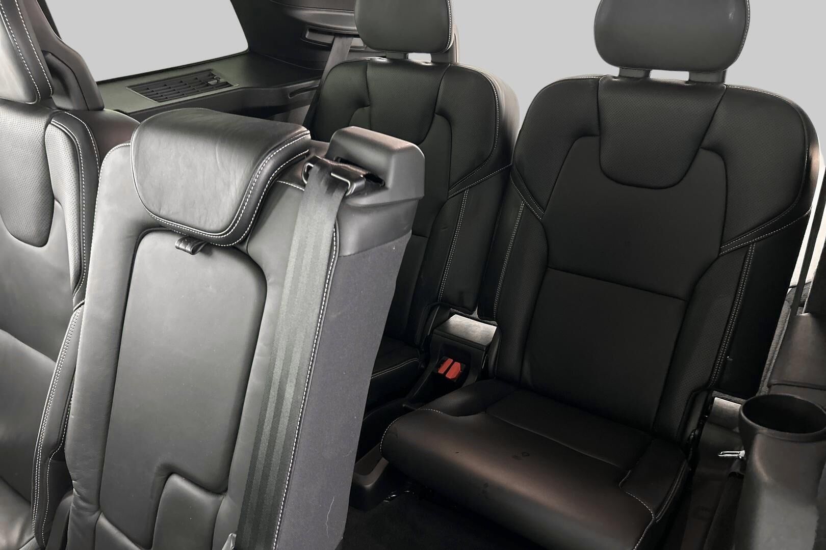 Volvo XC90 iso kuva 29