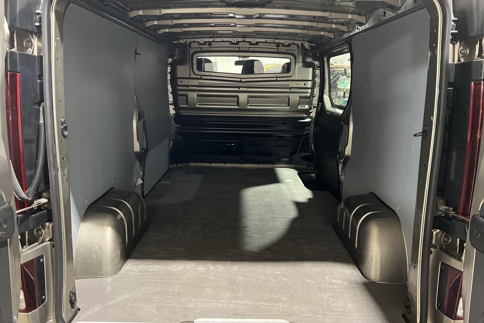 Opel Vivaro iso kuva 13