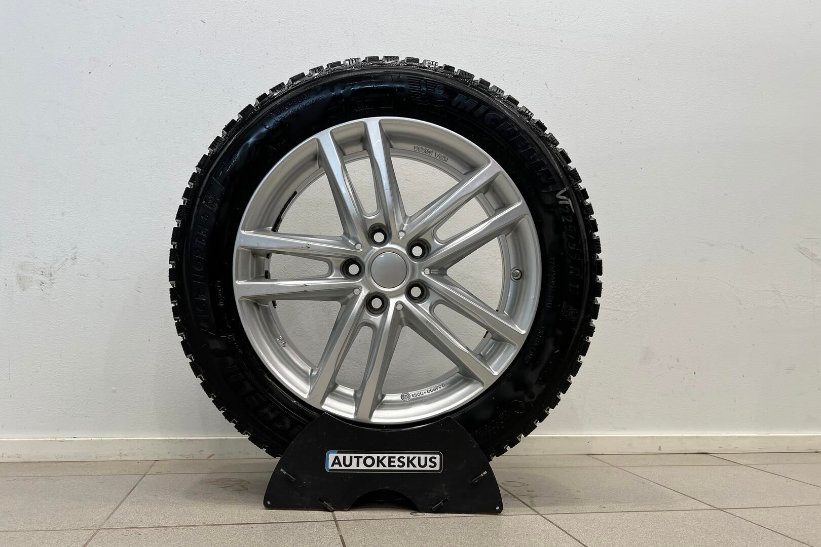 BMW X1 iso kuva 24