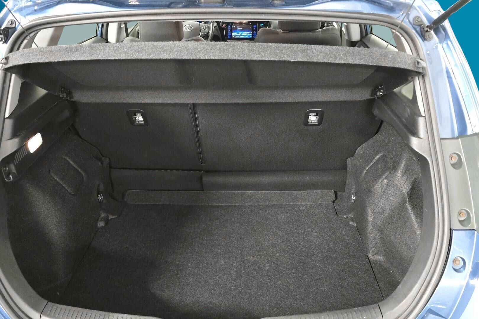 Toyota Auris iso kuva 11