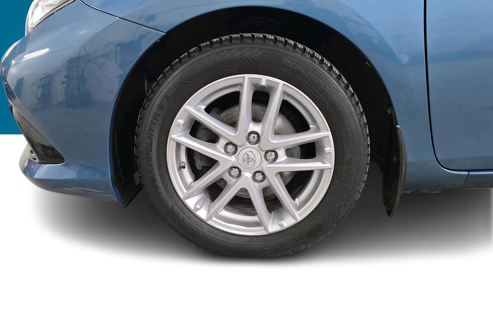 Toyota Auris iso kuva 12