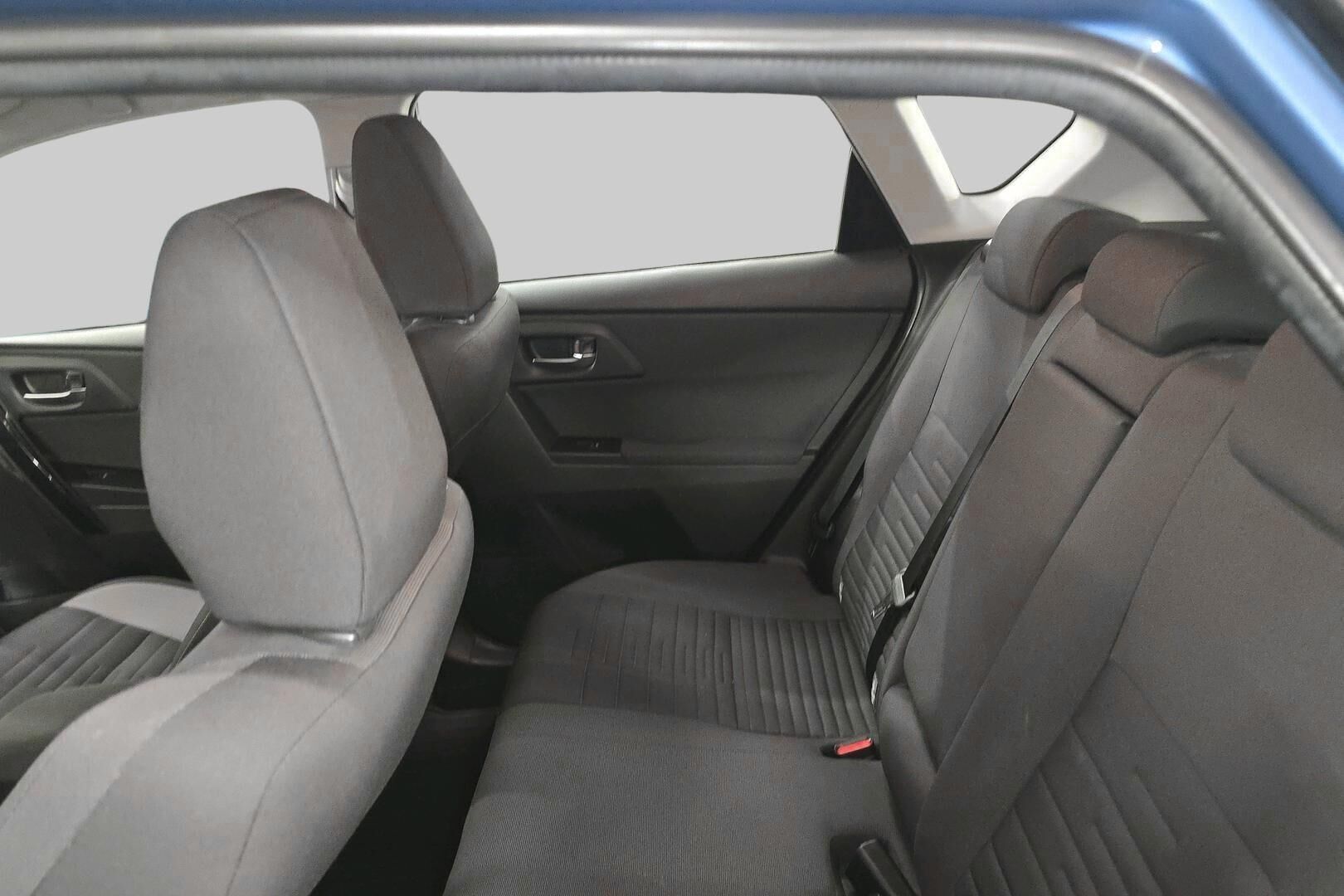 Toyota Auris iso kuva 9