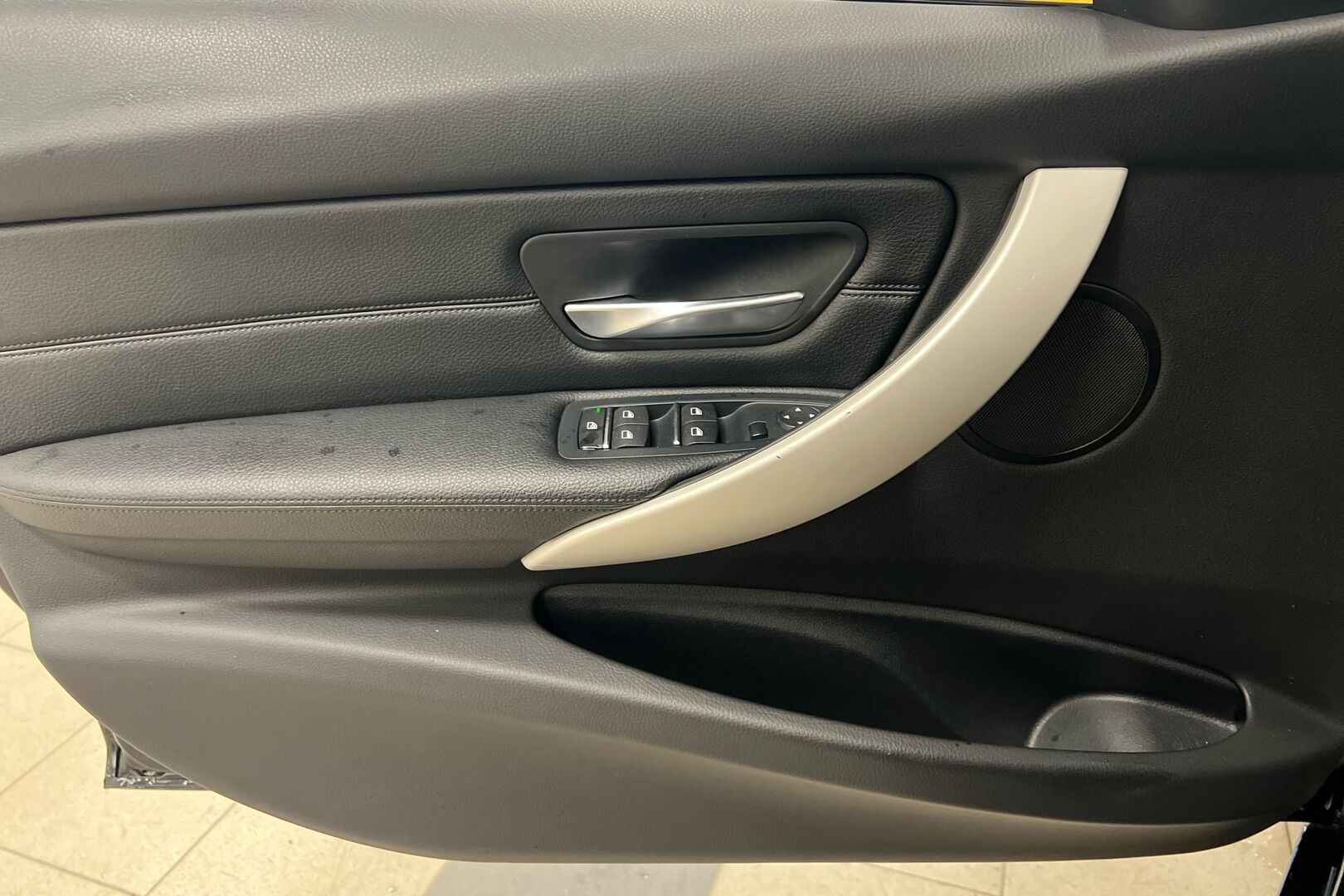BMW 3-sarja iso kuva 17
