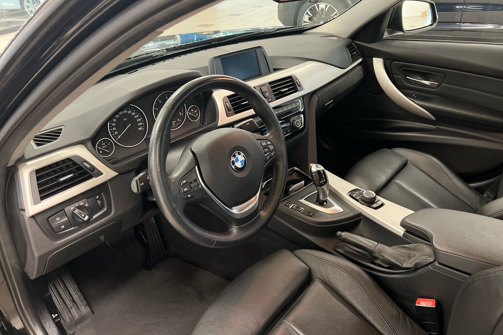 BMW 3-sarja iso kuva 6