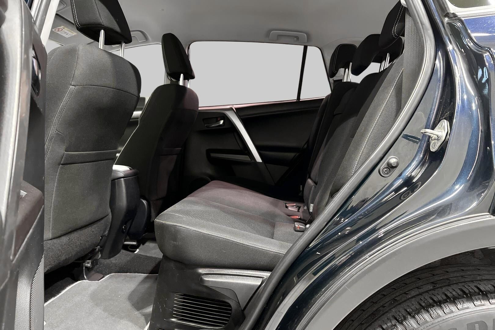 Toyota RAV4 iso kuva 4